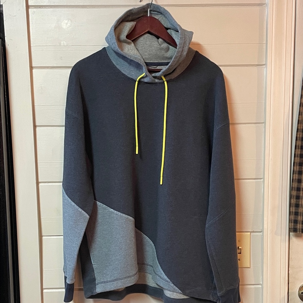 Hoka One Men’s One U All Day Pullover Hoodie Sweatshirt Gray
Size L/XL.